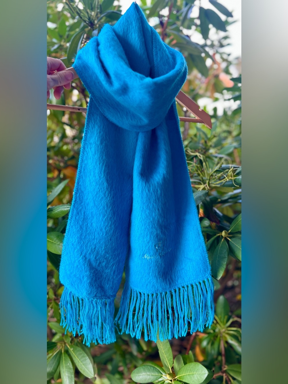 Vintage Luxury Peruvian Alpaca Comargo Women’s Alpaca Wool Scarf in Vibrant Blue